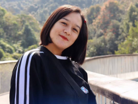 女球迷采访：来自新疆的帅气姑娘，是C罗让她走上绿茵场