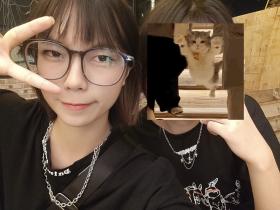 女球迷采访：踢球、看球也玩球，帅气的皇马女球迷渣渣安