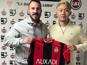 一名中国球员，声称在踢已消失4年的“西乙B”