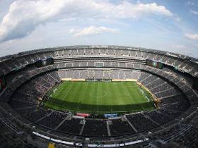 TA：FIFA向志愿者赠送世俱杯门票，但培训时曾表示不会送票